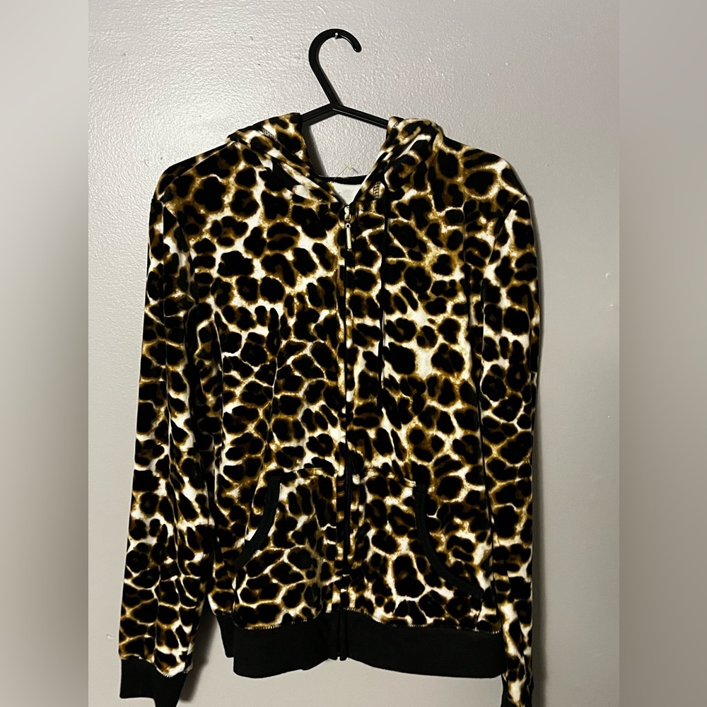 NY&C cheetah print sweatsuit